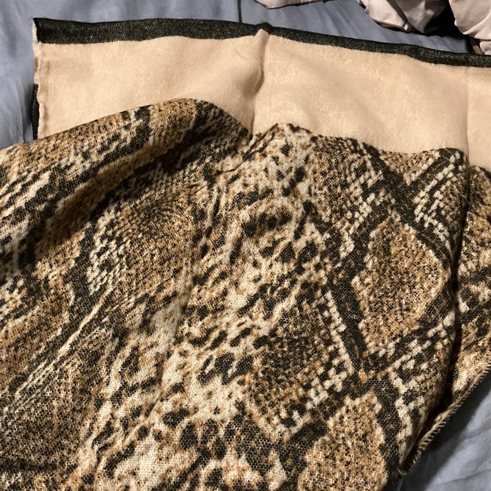 Scarf - Picture 3 of 6